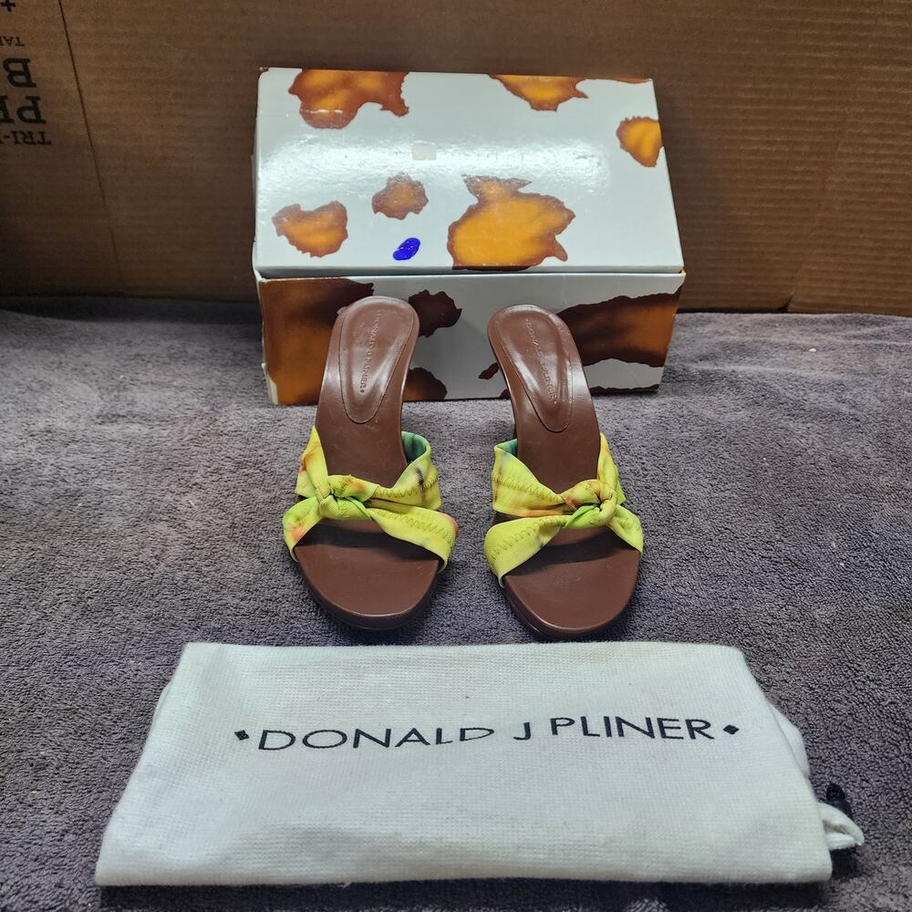 Donald J. Pliner heels shoes sz 8.5 New w/ Box dust bag shlf